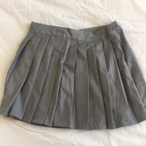 Pleated gray skirt